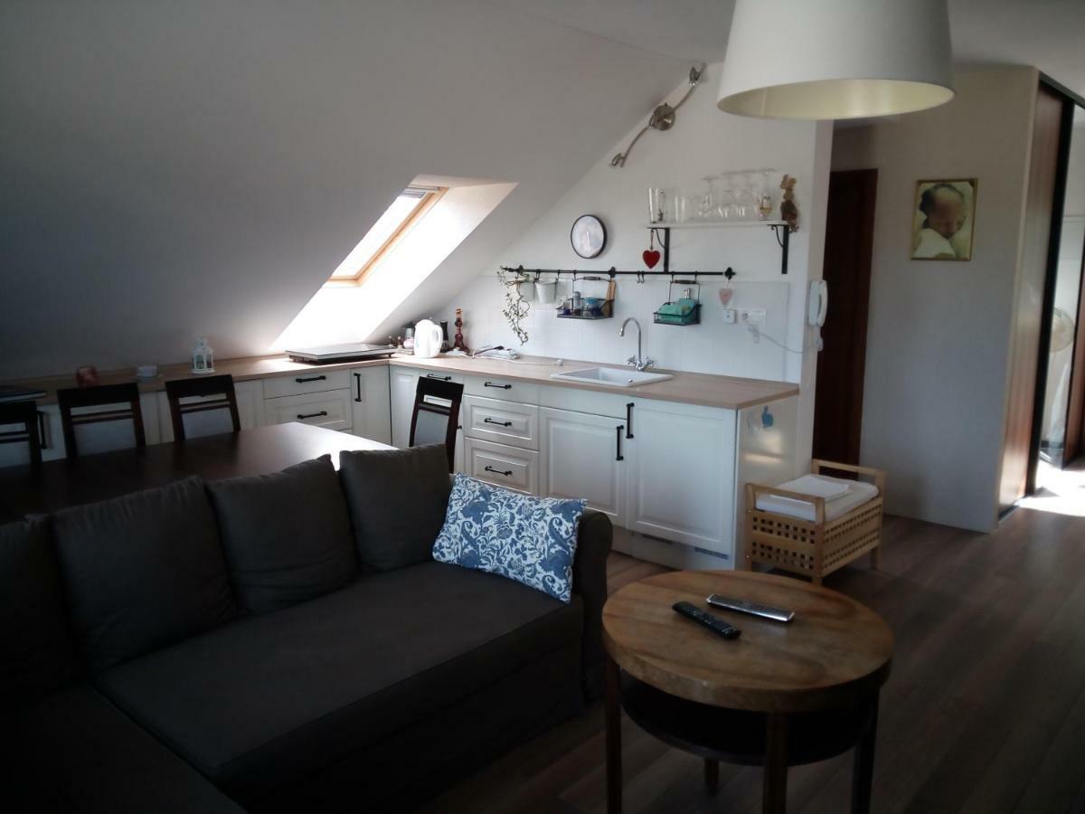 Walnut Apartment With Sauna And Pond ตอปอลชานี ภายนอก รูปภาพ