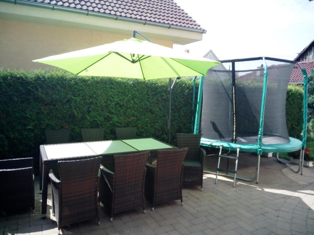 Walnut Apartment With Sauna And Pond ตอปอลชานี ภายนอก รูปภาพ
